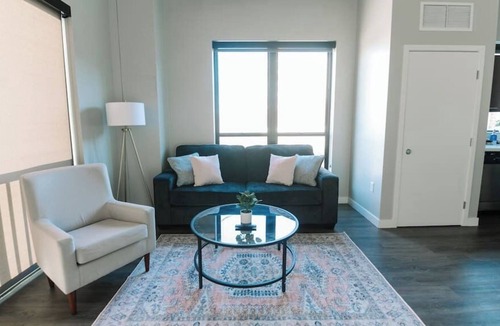 Downtown Des Moines Apartment | Modern 2 Bed Apt Downtown with Gym & Rooftop