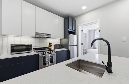 Northern Liberties Apartment | Modern 2BR, 1BA Apartment in Great Location