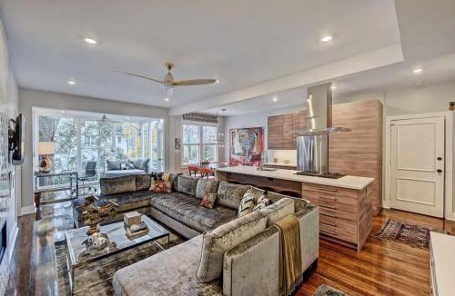 Cherry House | Modern 2BR Condo with Sunroom near Uptown
