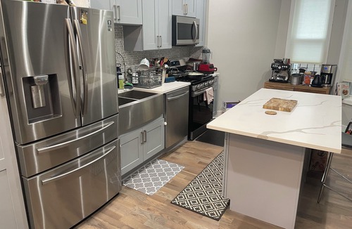 Essex House | Modern 3-bedroom 2.5 Bathroom house with Garage Parking and experienced host.
