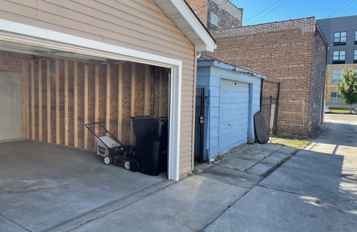 Essex House | Modern 3-bedroom 2.5 Bathroom house with Garage Parking and experienced host.