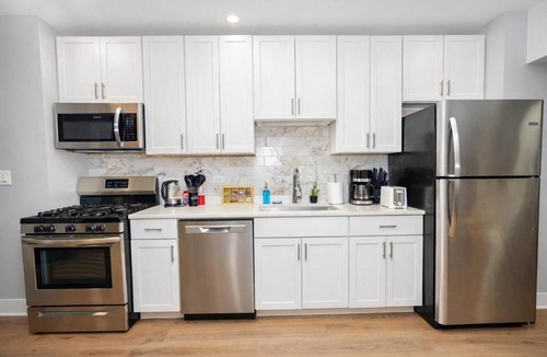 Edgewater Apartment | Modern 3BR Chicago Downtown Apartment Near Loyola University & Lakefront