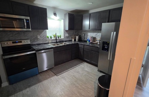 University City House | Modern 3BR Getaway Near STL Attractions – Family-Friendly Comfort!