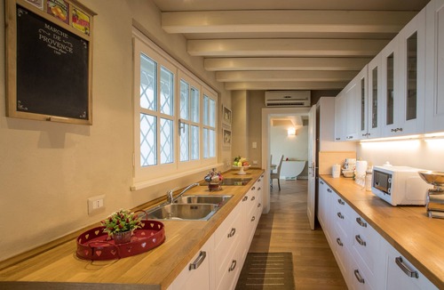 San Feliciano Villa | Modern 3BR villa with private pool, walk to town