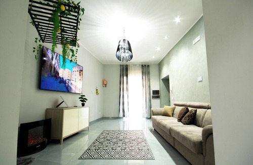 Naples Apartment | Modern and air-conditioned * 1 floor.