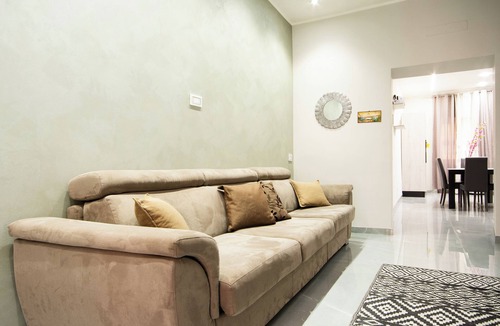 Naples Apartment | Modern and air-conditioned * 1 floor.