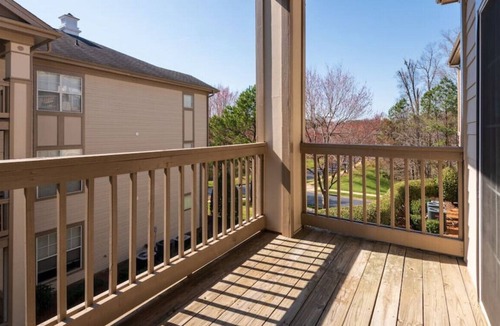 Crabtree Apartment | MODERN and SPACIOUS apt in the heart of Raleigh!!