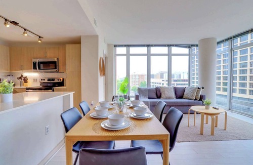 Crystal City Apartment | Modern Apt | Steps to Metro & Pentagon City