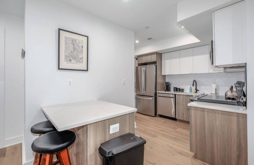 Southeast Hotel | Modern Capitol Hill Apartment – 3 Min Walk to Metro!