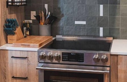 Greentown House | Modern Chalet with Hot Tub & Fire Pit at Lake Wallenpaupack