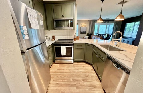 Hidden Valley Condo | Modern Condo | 2 King Beds & Pool Access