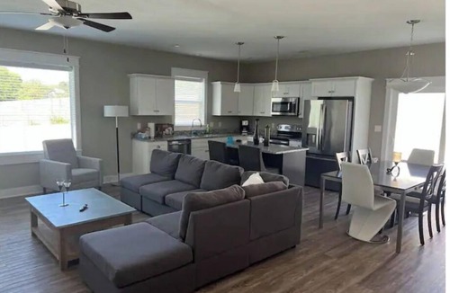 Ames House | Modern Gorgeous 6 BR 3 Bath Ranch Home West Side OR 2nd Home Option Near Stadium