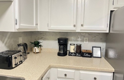 Halethorpe House | Modern Halethorpe Home. Sleeps 8. 4 Beds. Near BWI, UMBC & Baltimore