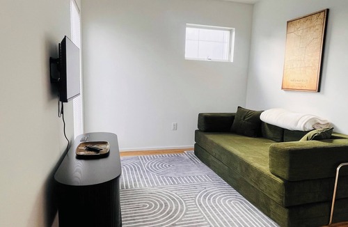 Windsor Park House | Modern Home in Historic Neighborhood-10 MINUTE walk to Top Eats