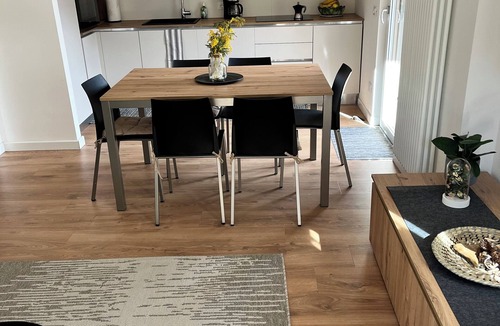 Auronzo di Cadore Apartment | Modern renovated vacation apartment in Auronzo di Cadore with lake view & two balconies