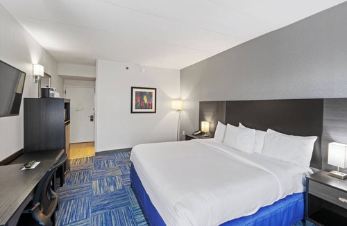 East Texas Hotel | Modern Room with Breakfast w/Breakfast & Indoor Pool Close to Dorney Park