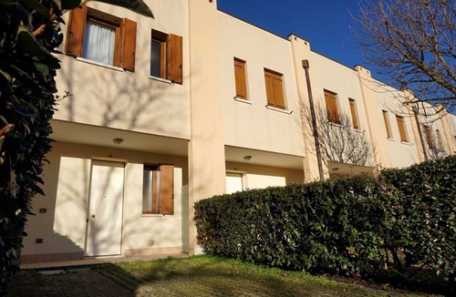 Caorle Villa | Modern seaside flat by the pool