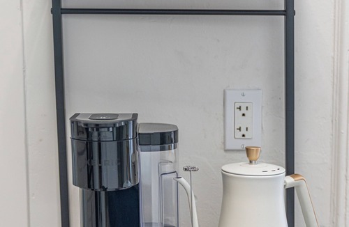 The Heights Apartment | Modern Studio + Free Parking Near NYC