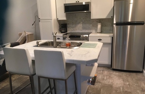 Highlands Apartment | Modern updated apartment/screen porch & fire pit /close to Downtown/Pets ok
