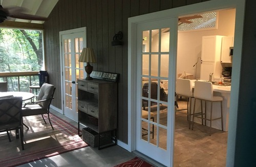 Highlands Apartment | Modern updated apartment/screen porch & fire pit /close to Downtown/Pets ok