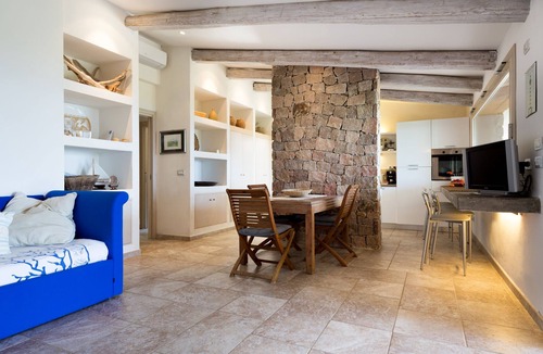 Santa Reparata Villa | Modern Villa "I Graniti" Close to Beach with Sea View, Patio, Air Conditioning and Wi-Fi