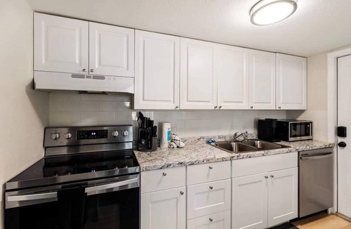 Zephyrhills House | Modern Zephyrhills Duplex w/Free Parking & Pets Allowed