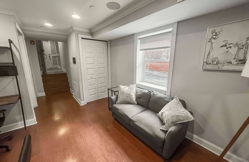 Southwark Apartment | Modest 2BR Stay by Independence Hall | Sleeps 6