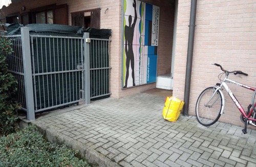 Lodi Apartment | monolocale con giardino completamente arredato con cantina e 2 biciclette quando le persone sono nella struttura se recedono non verranno risarcite