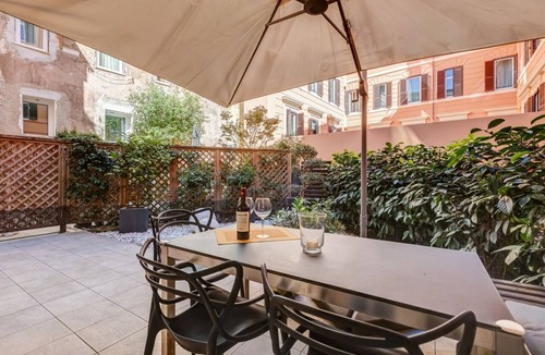 Rione III Colonna Apartment | Monolocale con giardino esclusivo - FromHometoRome