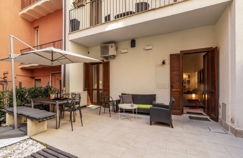 Rione III Colonna Apartment | Monolocale con giardino esclusivo - FromHometoRome