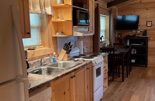 Tryon Cabin | Moore Road Cabin 2 Pet Friendly Equestrian Haven