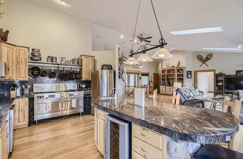 Black Hawk House | Mountain Retreat | Deck with Views | Sleeps 10