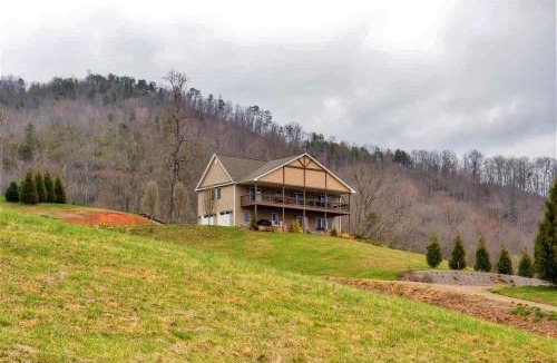 Franklin House | Mountain-View Franklin Retreat: Near Hiking!