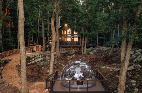 Bluemont Ski Chalet | Mountain View + Hot tub + Sauna + Yoga + Trails + Wineries + Geodesic stargazing dome