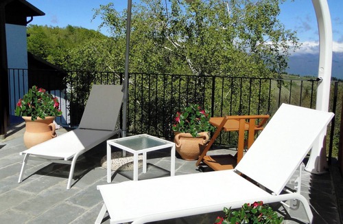 Careggine Villa | Mountain Villetta, stunning views, own pool, walk 2 restaurants, WIFI
