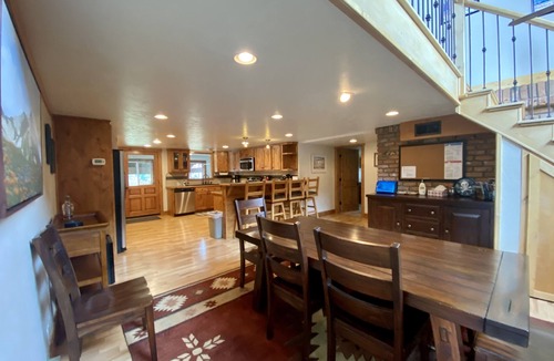 Mount Crested Butte House | Mountain Vintage Vacation Home! Conveniently in Mt CB, easy access to trails!