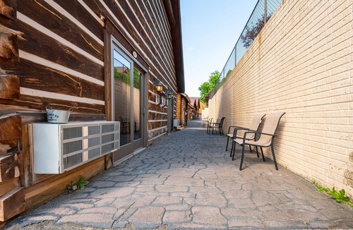 McHenry Cabin | Mountainside Cabin 40R-Hot Tub, Dog Friendly