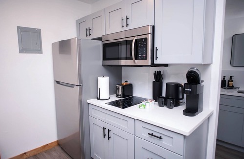 Mount Sterling Apartment | Mt. Sterling Modern Studio – Monthly Stay Share Save