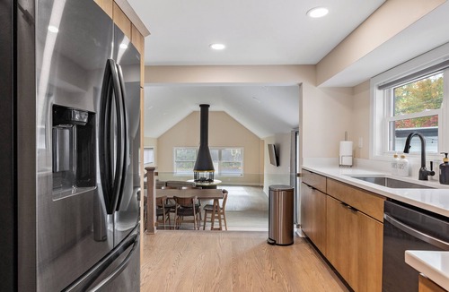 La Porte House | MTM Premier, Modern 3 Bedroom, 2 1/2 baths