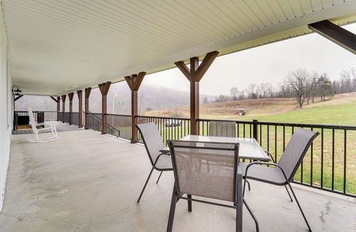 Calvin House | Mtn Views! Peaceful Rural Retreat in Mapleton