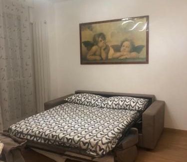 Gorla Apartment | n&ghomesweethome RaffaelloElegante appartamento ideale casa vacanze affari