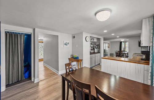Spring Hill House | Nanas River House - Weeki Wachee River - Pet Friendly, Kayaks, Kids Watermat!