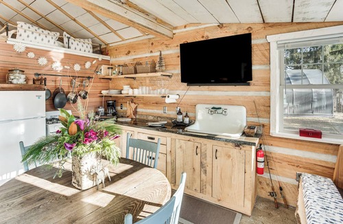 Elk River Apartment | Nature Lover's Paradise: Elk River Cabin
