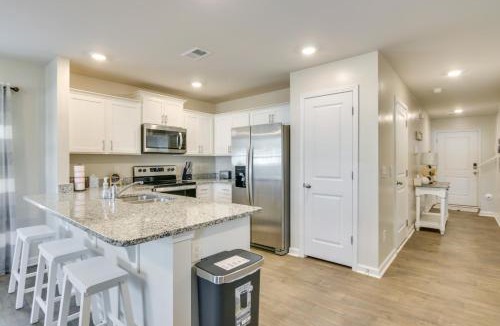 Sumter House | Near Base & Shopping: Modern Sumter Townhome!