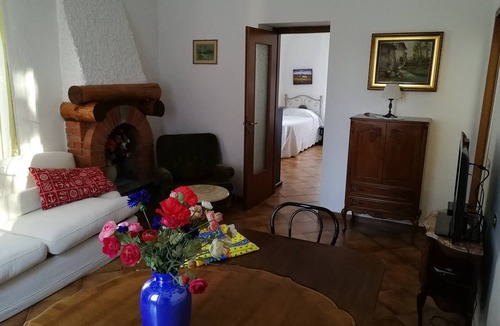 Maccagno Villa | near the lake, in a villa with a spacious garden apartment with 3 rooms 90 sqm