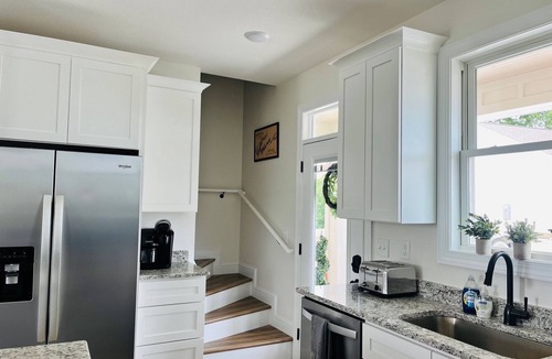 La Follette House | New 3 bed, 3 bath cozy home in Deerfield resort with private dock.