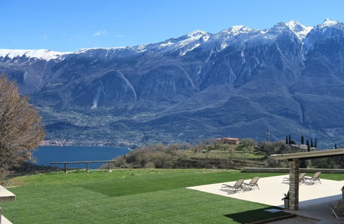 Tignale Apartment | New apartment in small reality with large terrace overlooking Lake Garda/Monti