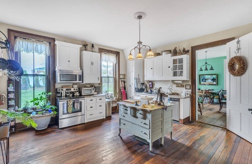 Glasgow Bed & Breakfast | NEW LISTING! Dickinson Room by Main Street Bed & Breakfast