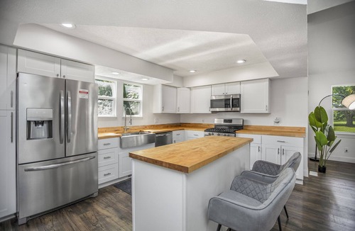 South Bend House | NEW Luxury, Spacious & Close to Notre Dame - 10 min driving