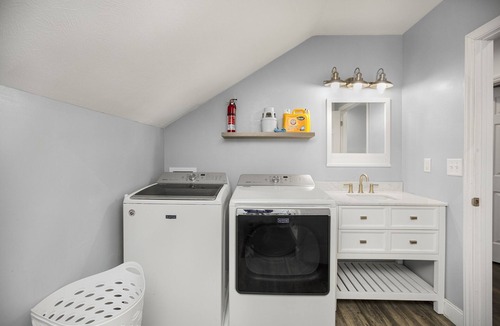 South Bend House | NEW Luxury, Spacious & Close to Notre Dame - 10 min driving